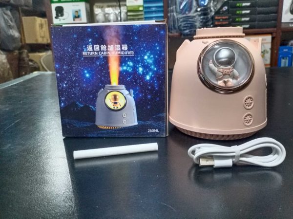Astronaut Ultrasonic Air Humidifier – 260ml Mini Cool Mist, Night Light & Aroma Diffuser