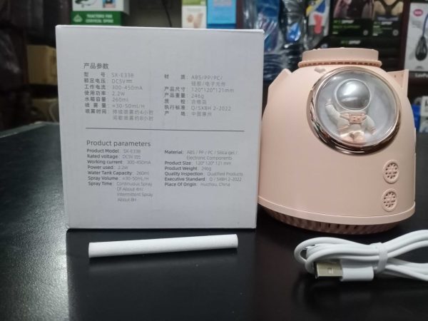 Astronaut Ultrasonic Air Humidifier – 260ml Mini Cool Mist, Night Light & Aroma Diffuser