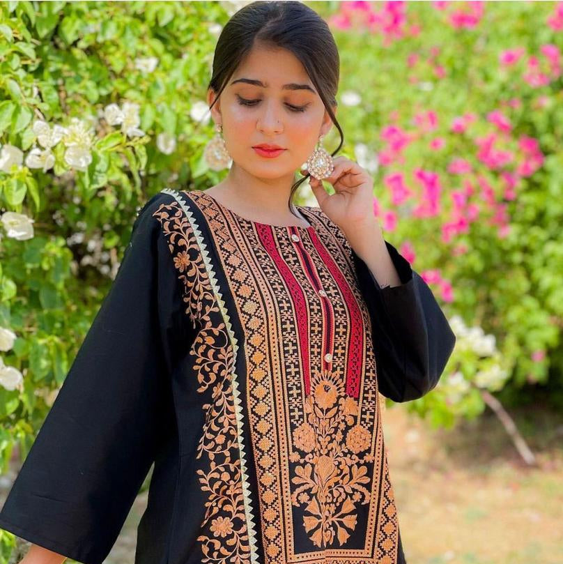 Elegant Embroidered Linen 2-Piece Suit – Stylish & Comfortable