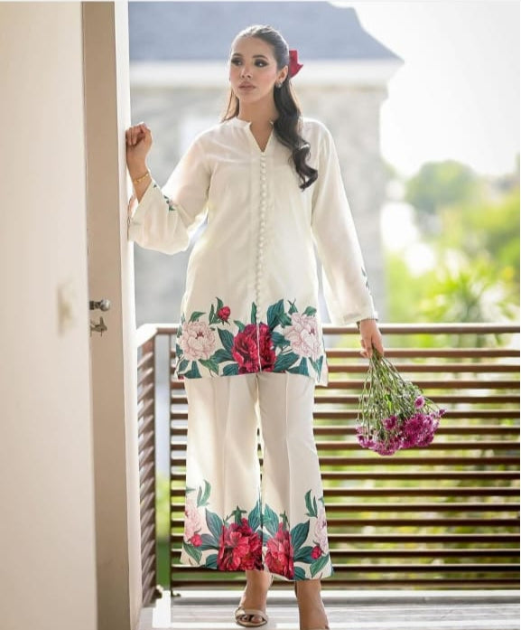 Veronica Replica 2-Piece Suit – Elegant & Stylish