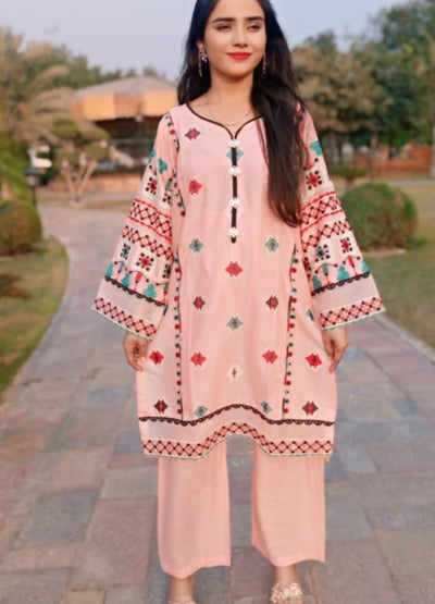 Embroidered Kurti with Trouser – Stylish & Comfortable