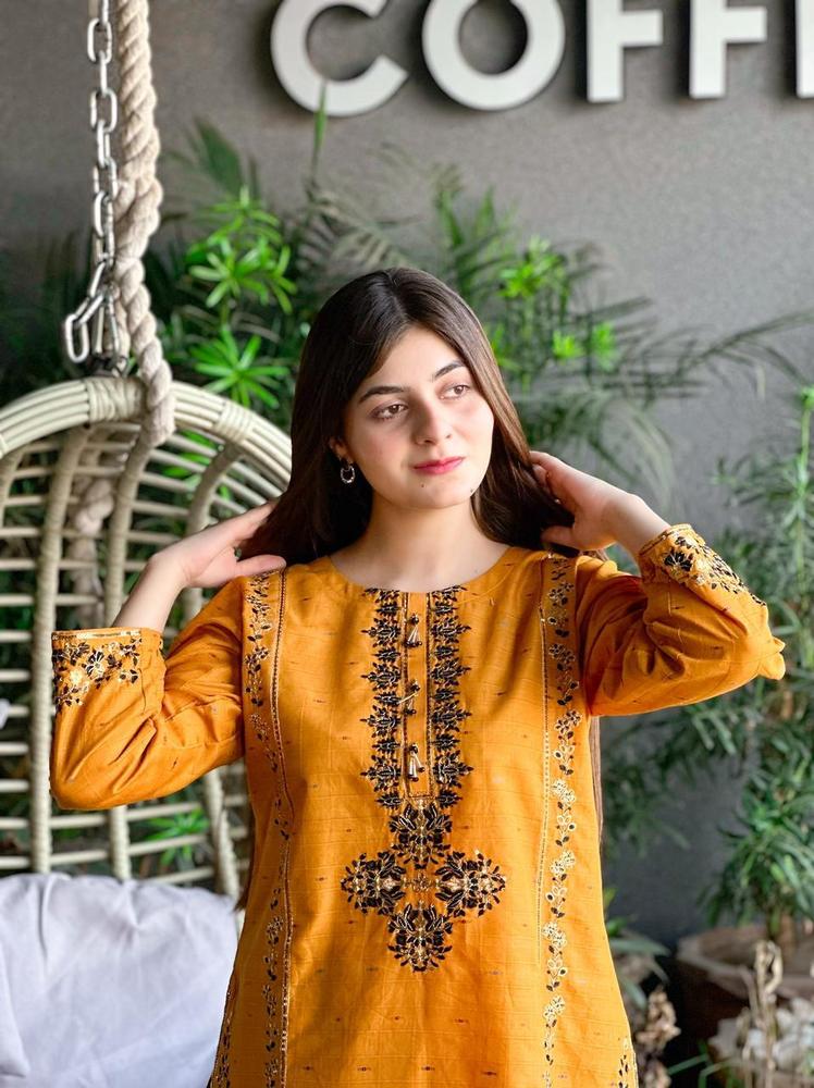 Elegant Yellow Embroidered Lawn 3-Piece Suit – Medium & Large