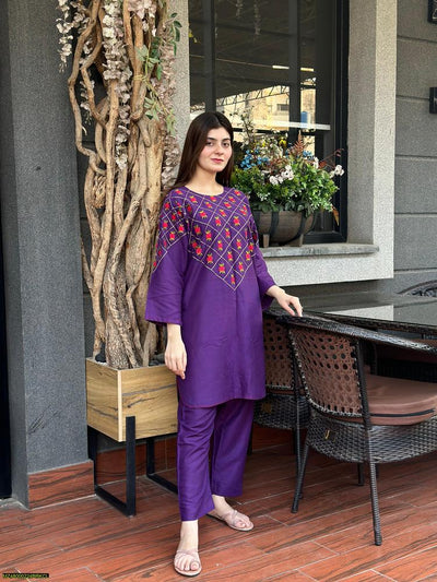 Elegant Embroidered Lawn 2-Piece Suit