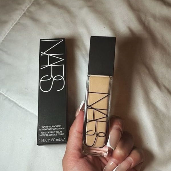 NARS Natural Radiant Longwear Foundation – 40ml